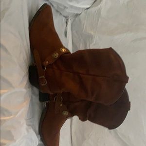 Boots size 9